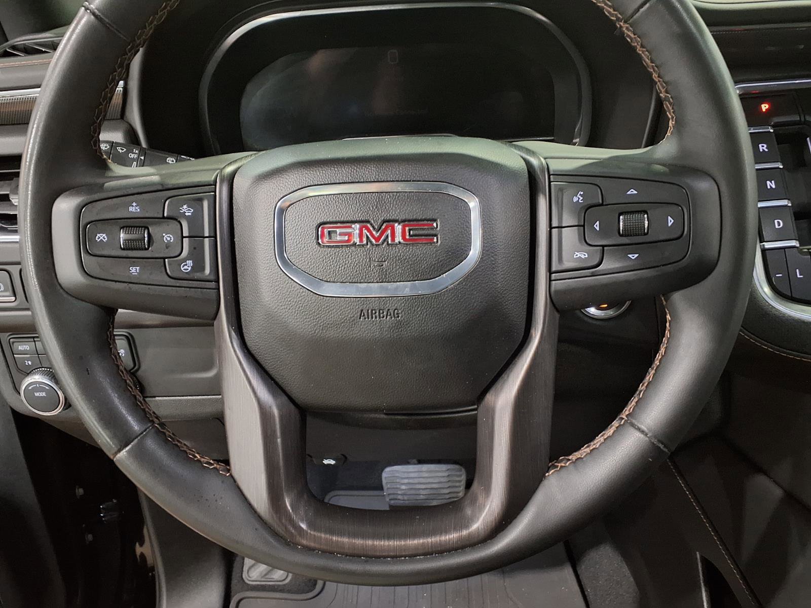 Used 2024 GMC Yukon AT4 AWD/4WD image 11