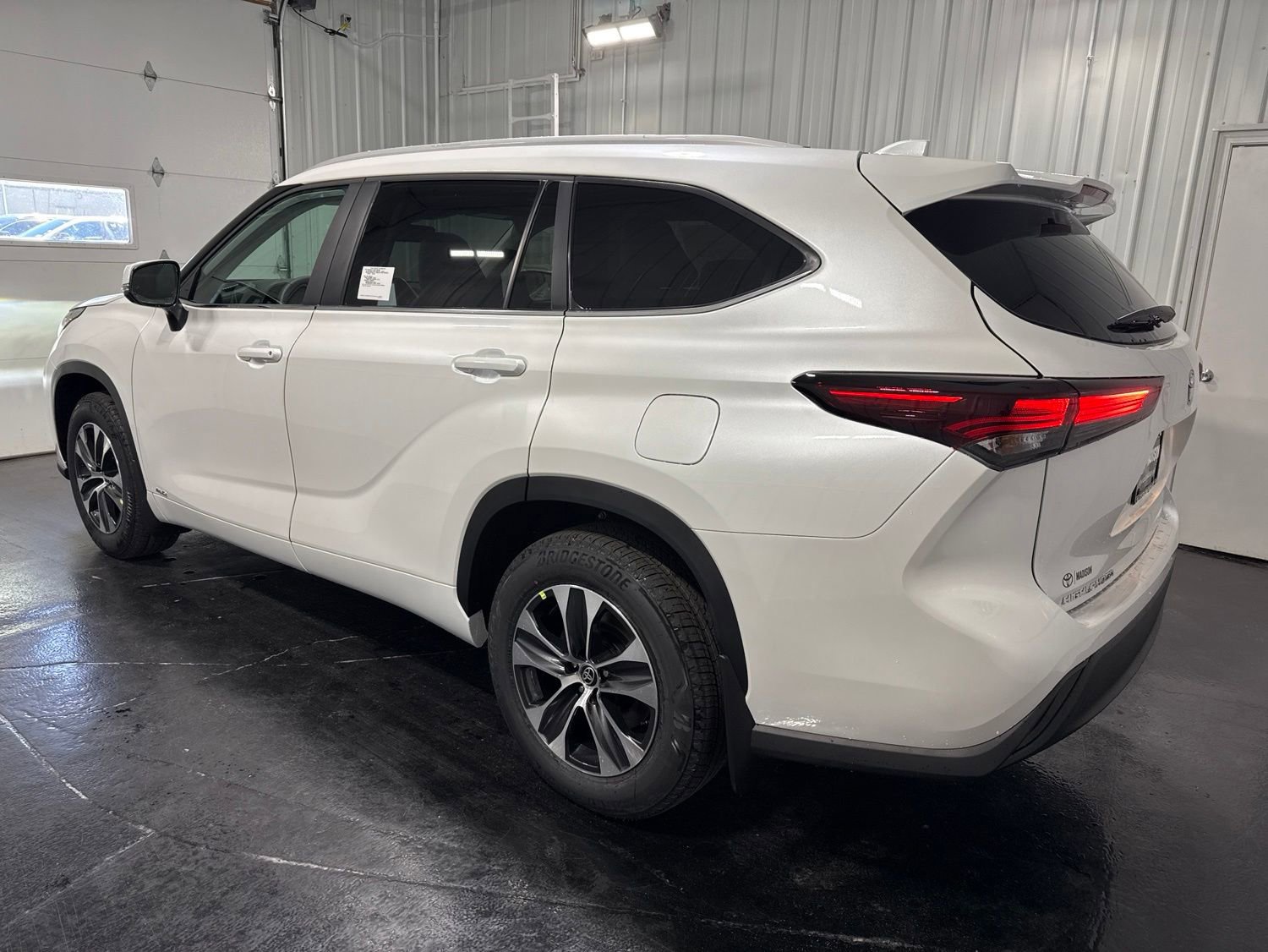 New 2026 Toyota Highlander XLE AWD/4WD image 2