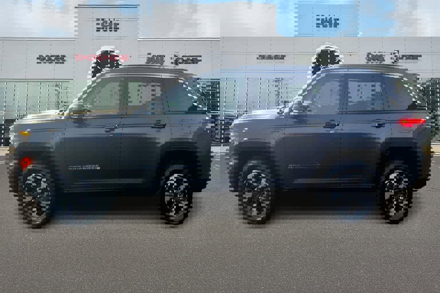 Used 2024 Jeep Grand Cherokee Limited 4xe image 3