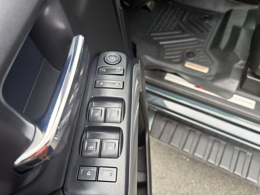 Used 2018 Chevrolet Silverado 1500 LT w/ All Star Edition AWD/4WD image 14