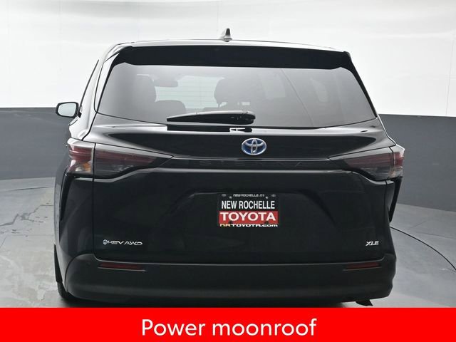 Used 2025 Toyota Sienna XLE image 5