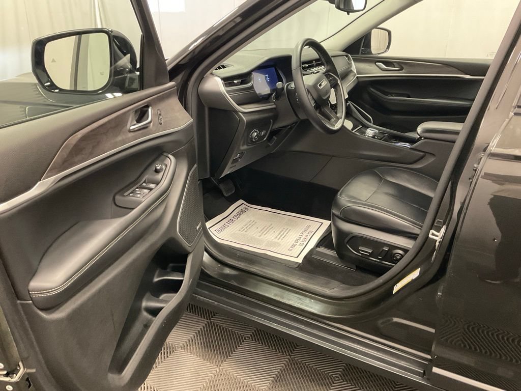 Used 2021 Jeep Grand Cherokee L Limited AWD/4WD image 7