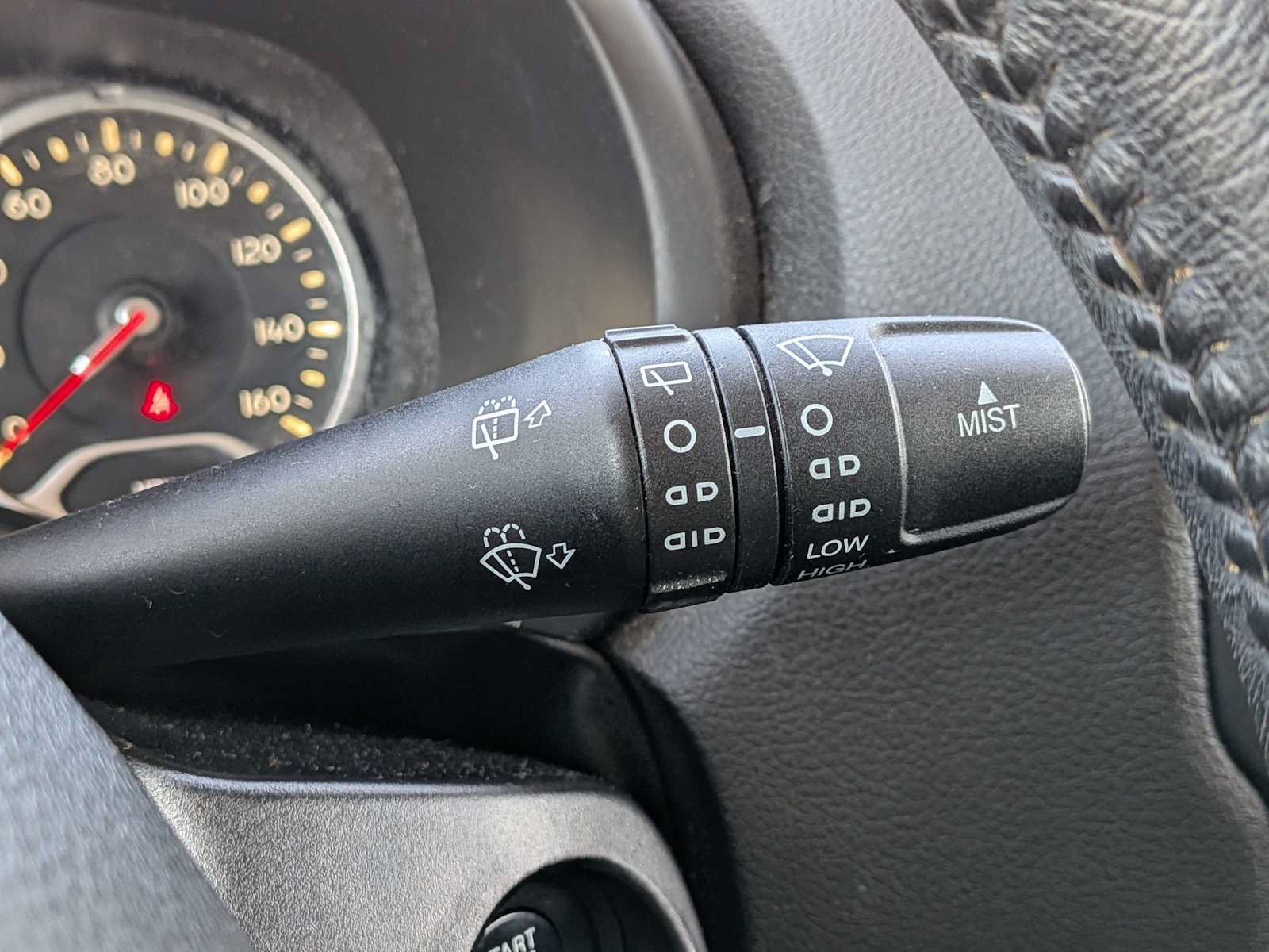 Used 2017 Jeep Renegade Latitude FWD image 24