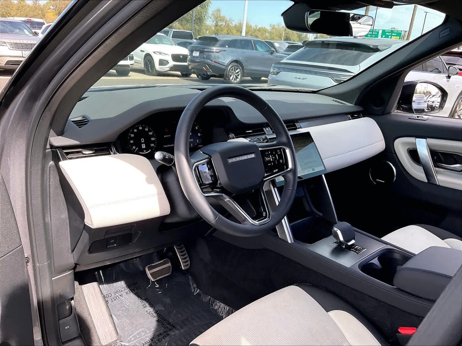 Used 2025 Land Rover Discovery Sport Dynamic SE AWD/4WD image 16