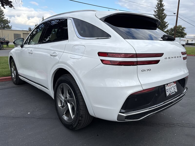 Used 2026 Genesis GV70 2.5T Select AWD/4WD image 9