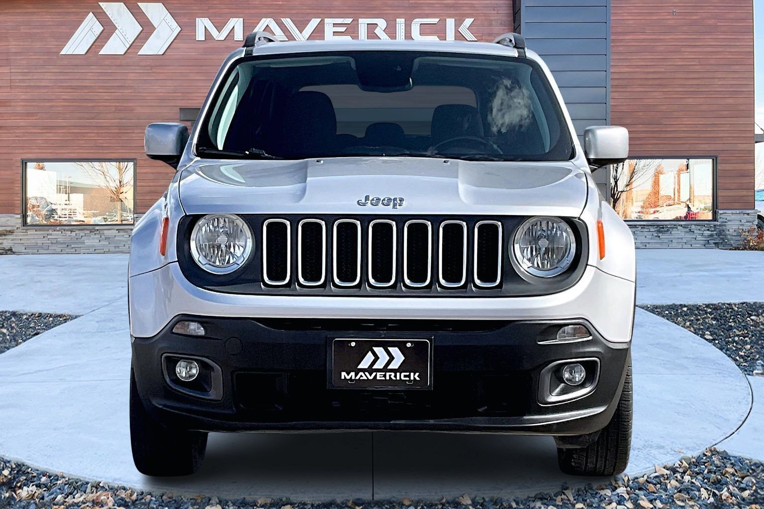 Used 2018 Jeep Renegade Latitude w/ UConnect 8.4 Nav Group image 2