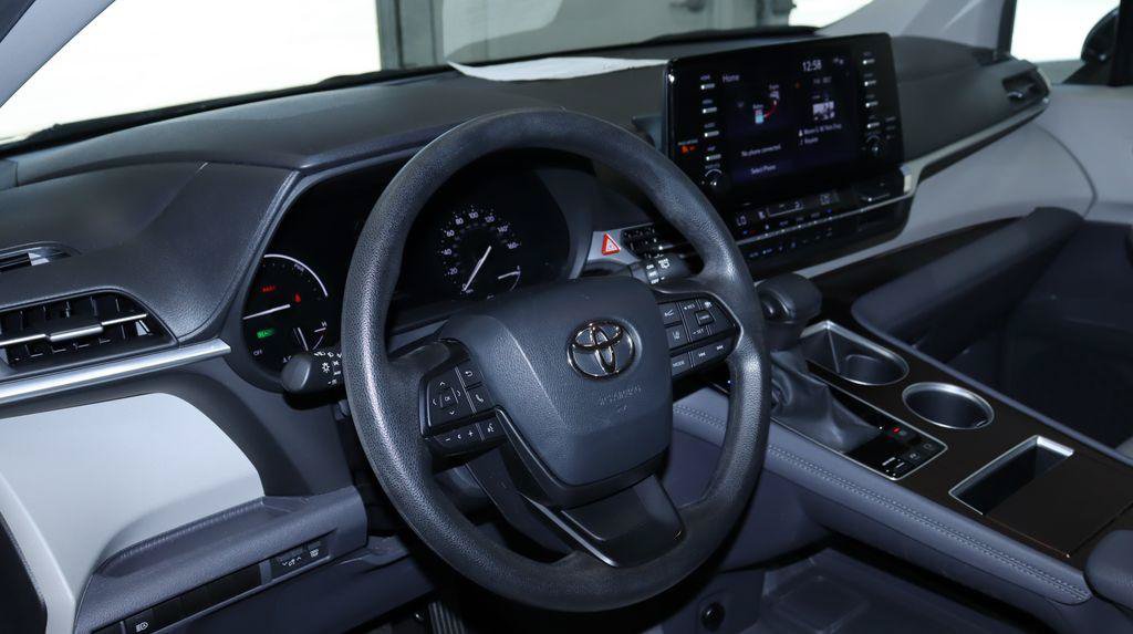 Used 2024 Toyota Sienna LE AWD/4WD image 21