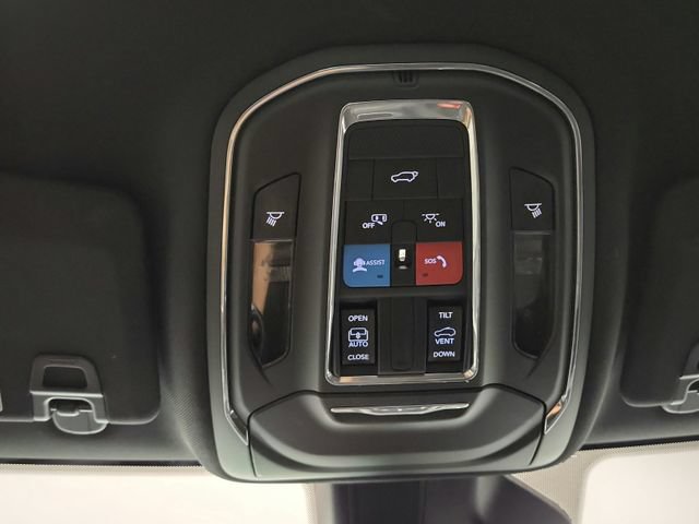 Used 2024 Jeep Grand Cherokee Laredo X w/ Luxury Tech Group I AWD/4WD image 35