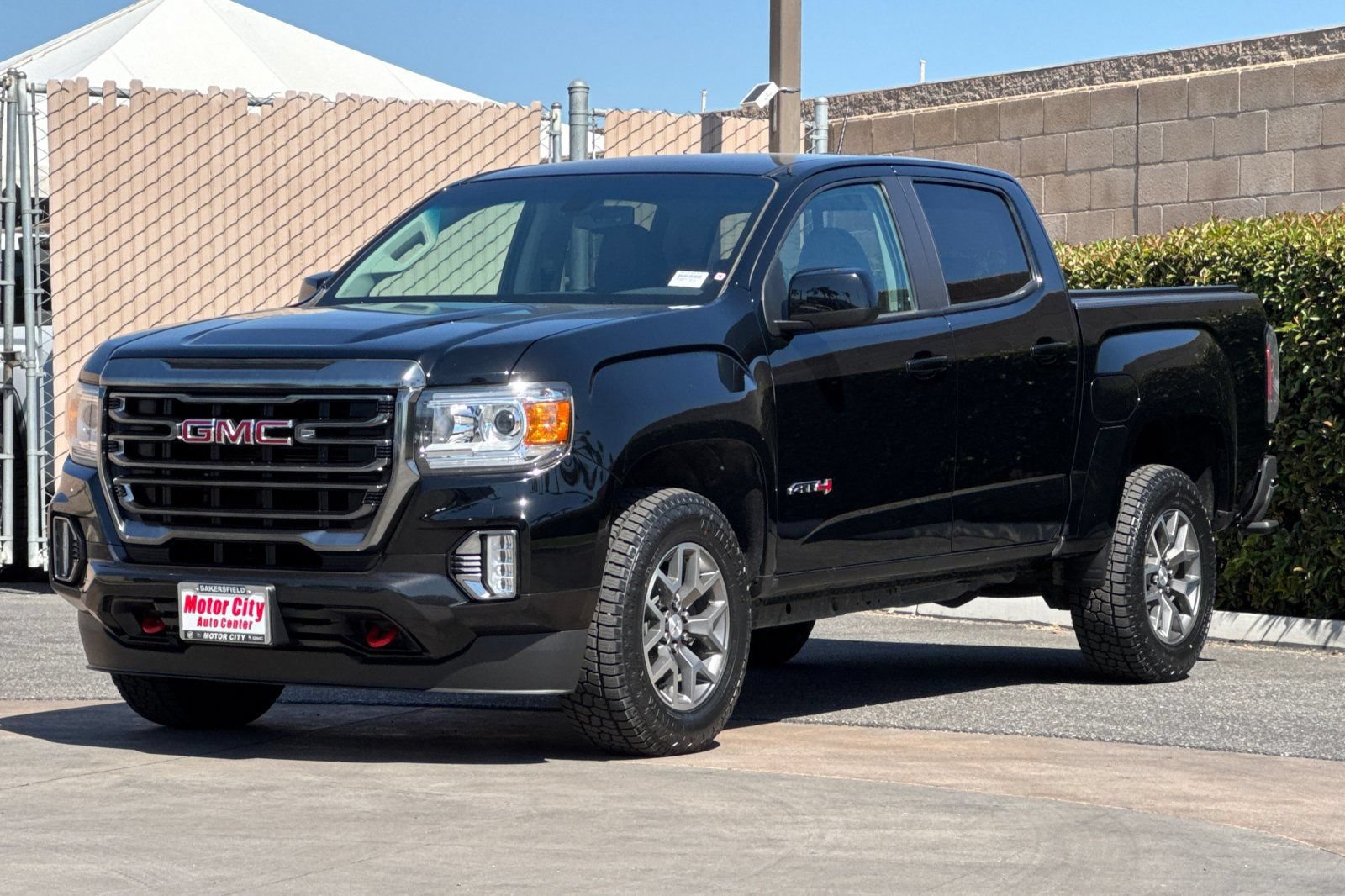 Certified 2022 GMC Canyon AT4 w/ Trailering Package AWD/4WD image 8