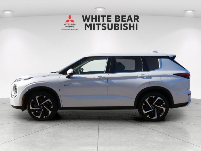 Used 2024 Mitsubishi Outlander SE AWD/4WD image 3