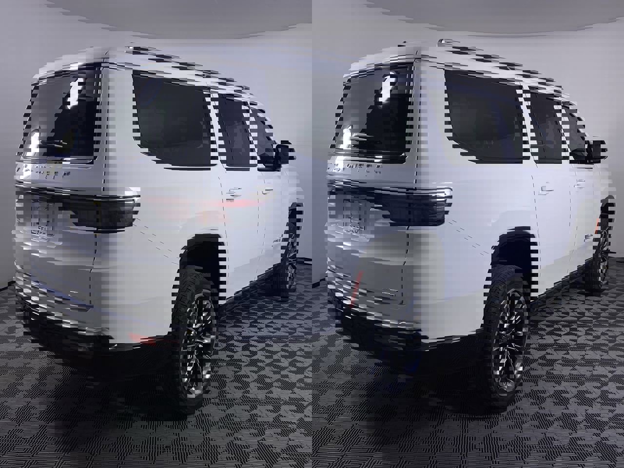 Used 2024 Jeep Wagoneer L Series III w/ Premium Group I image 21