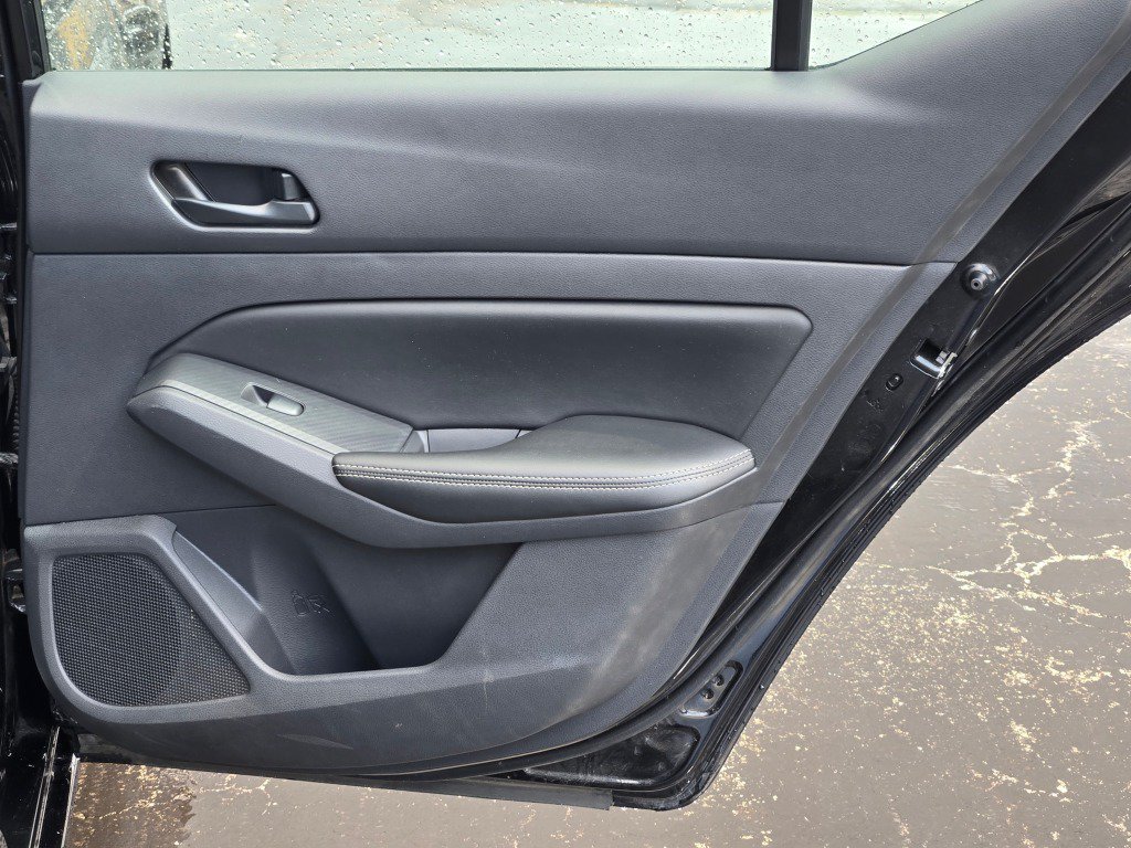 Used 2025 Nissan Altima 2.5 SV FWD image 10