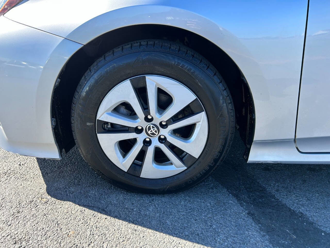 Used 2016 Toyota Prius Three FWD image 26