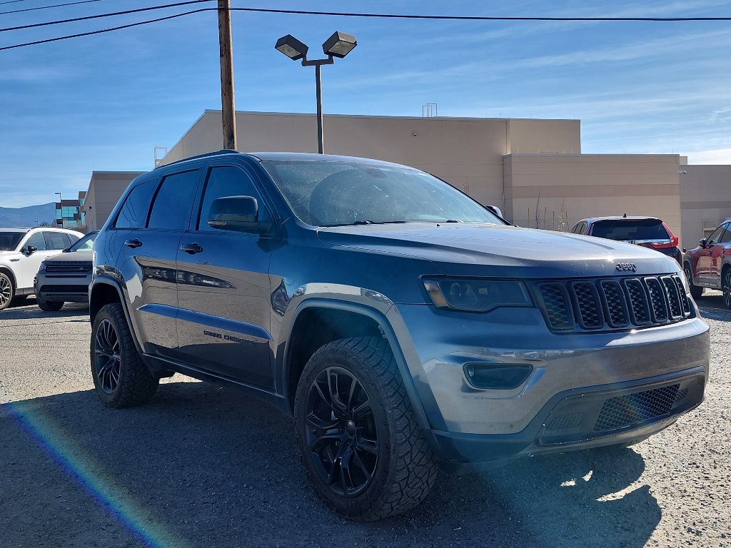 Used 2018 Jeep Grand Cherokee Limited w/ Trailer Tow Group IV image 3