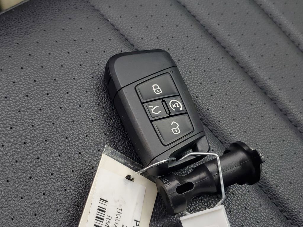 Used 2024 Volkswagen Tiguan Wolfsburg Edition FWD image 29