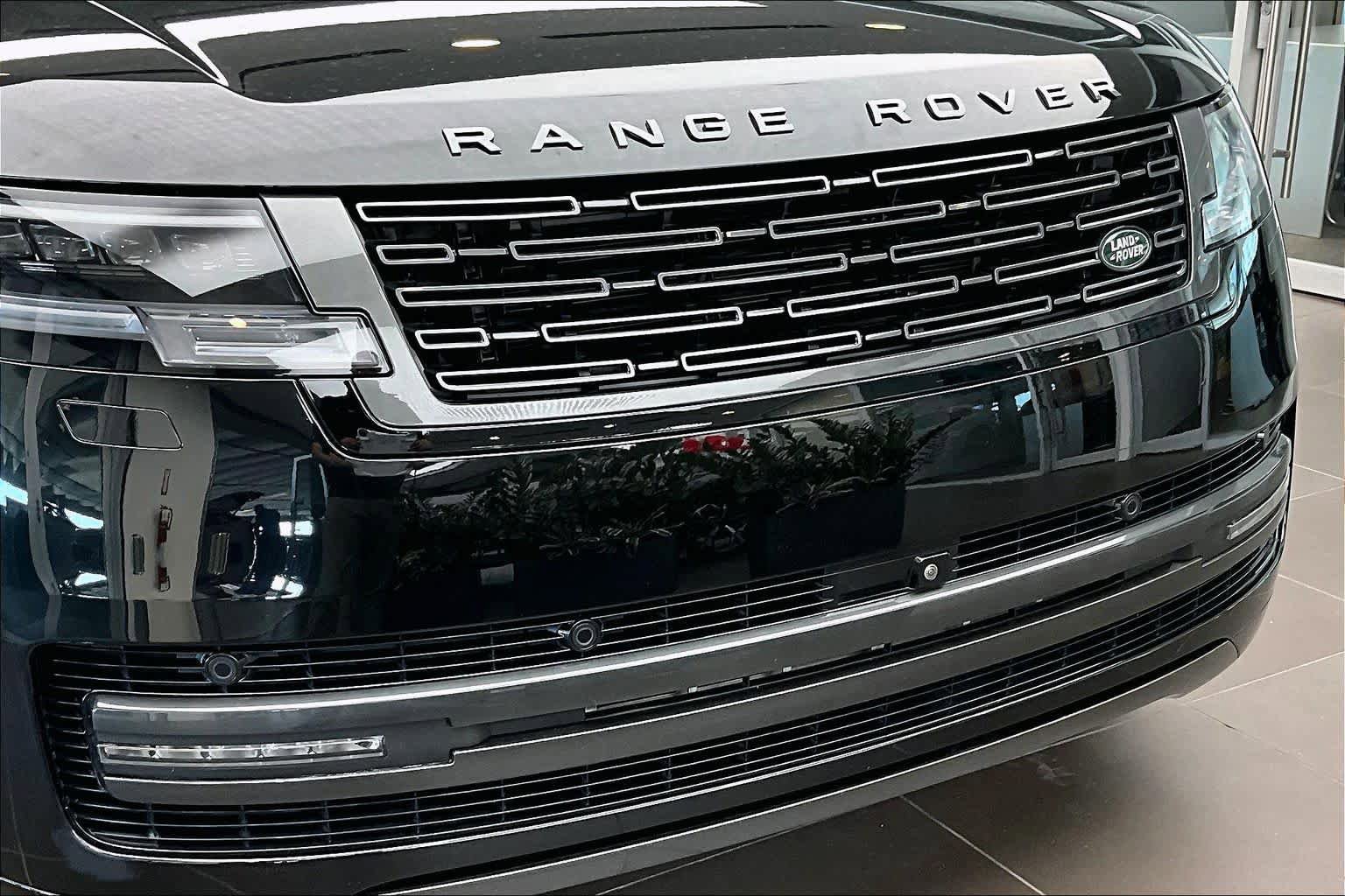 Used 2025 Land Rover Range Rover SE AWD/4WD image 31