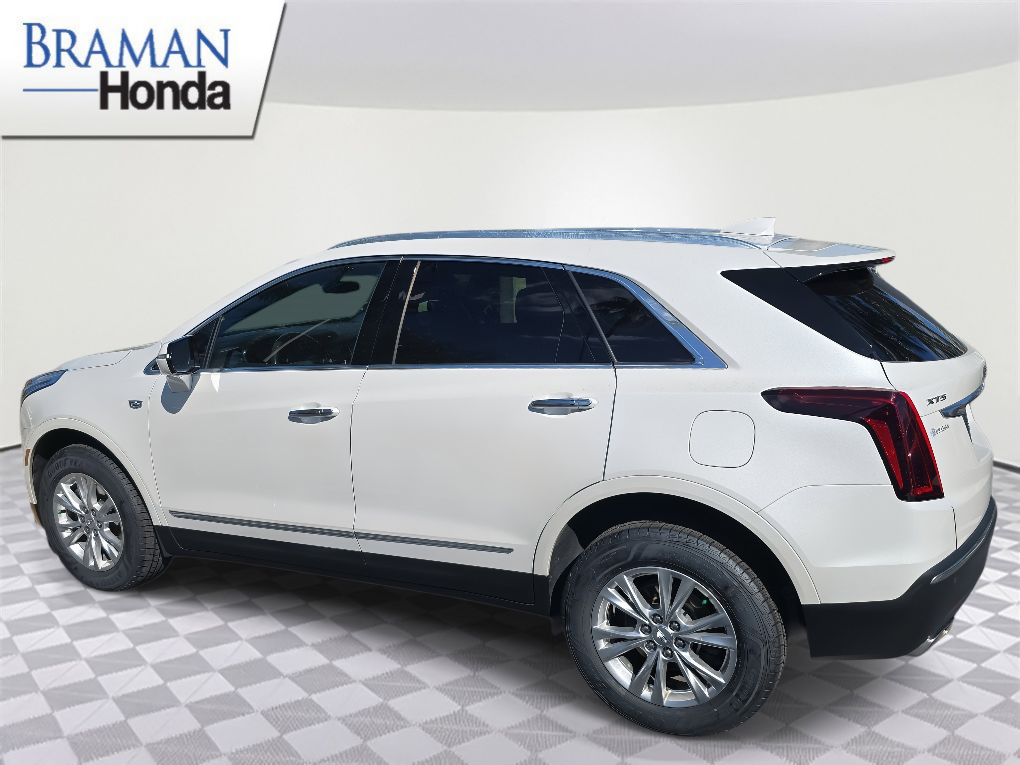 Used 2023 Cadillac XT5 Luxury image 4