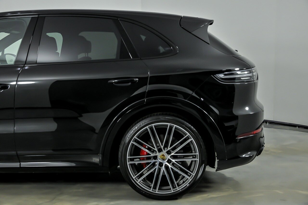 Used 2023 Porsche Cayenne GTS AWD/4WD image 9