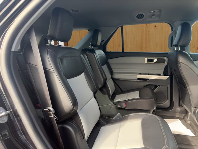Used 2022 Ford Explorer XLT w/ Equipment Group 202A AWD/4WD image 21