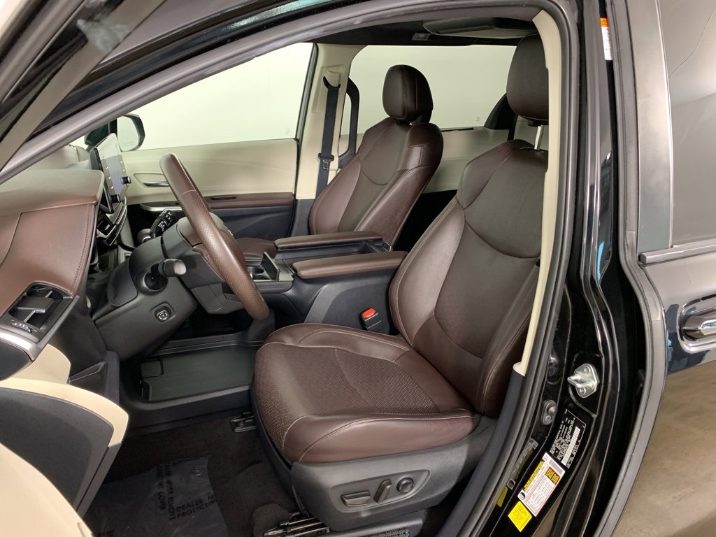 Used 2021 Toyota Sienna Platinum image 19