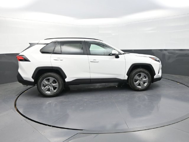 Used 2025 Toyota RAV4 XLE AWD/4WD image 9