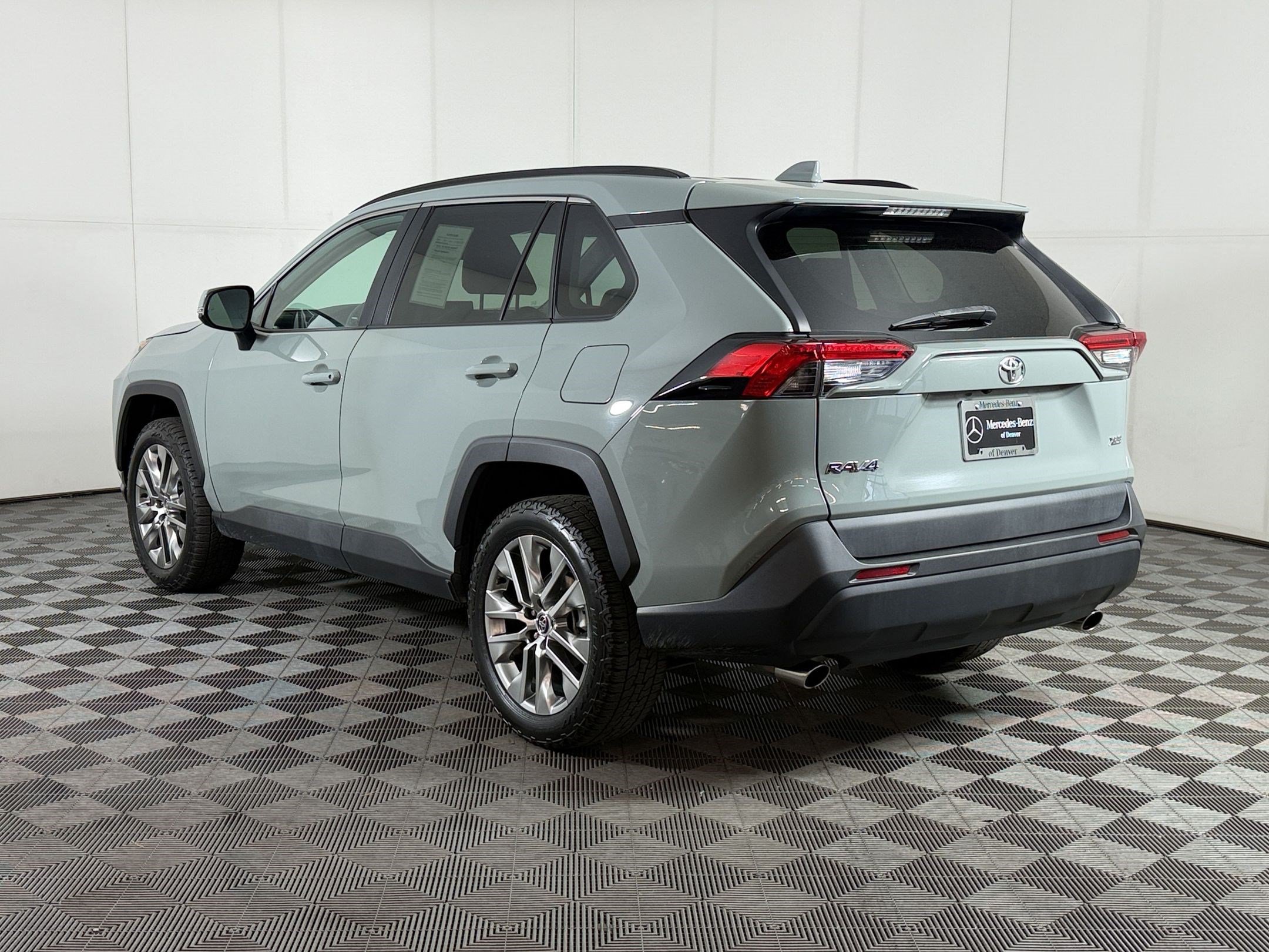 Used 2020 Toyota RAV4 XLE Premium FWD image 3