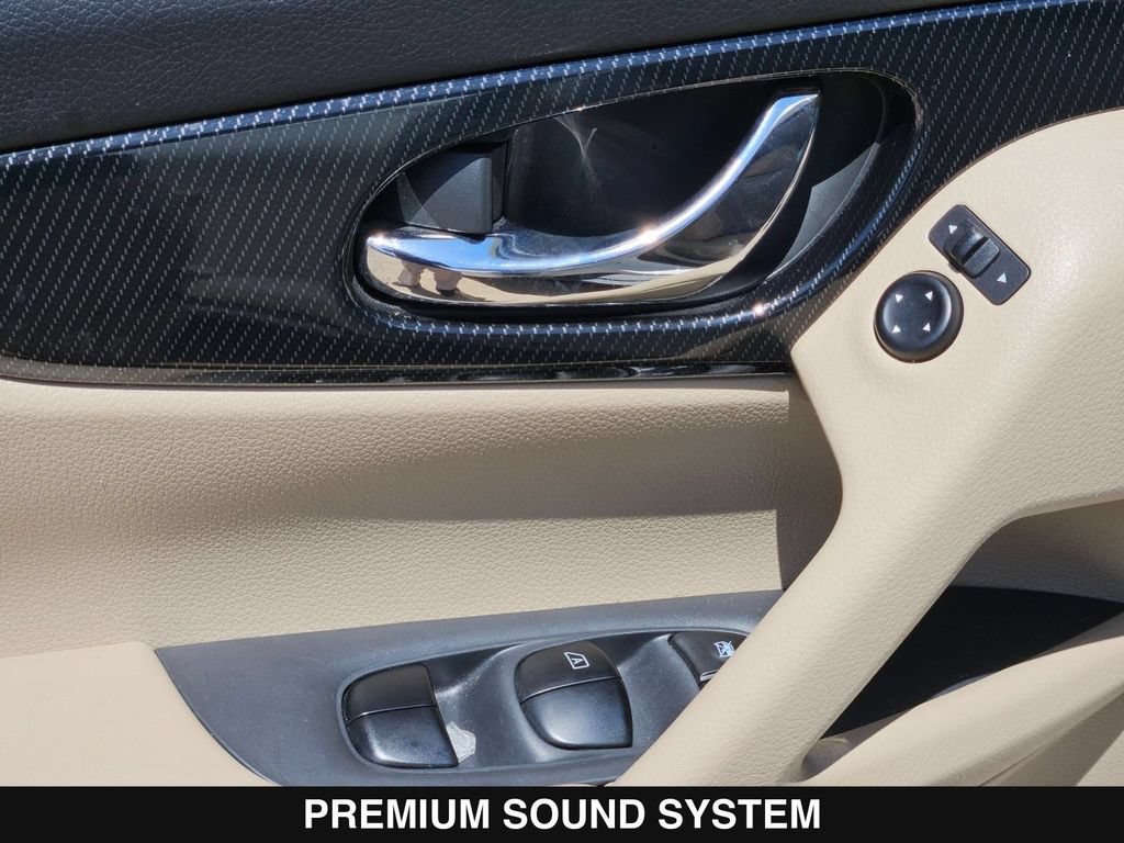 Used 2017 Nissan Rogue SL w/ SL Premium Package FWD image 15