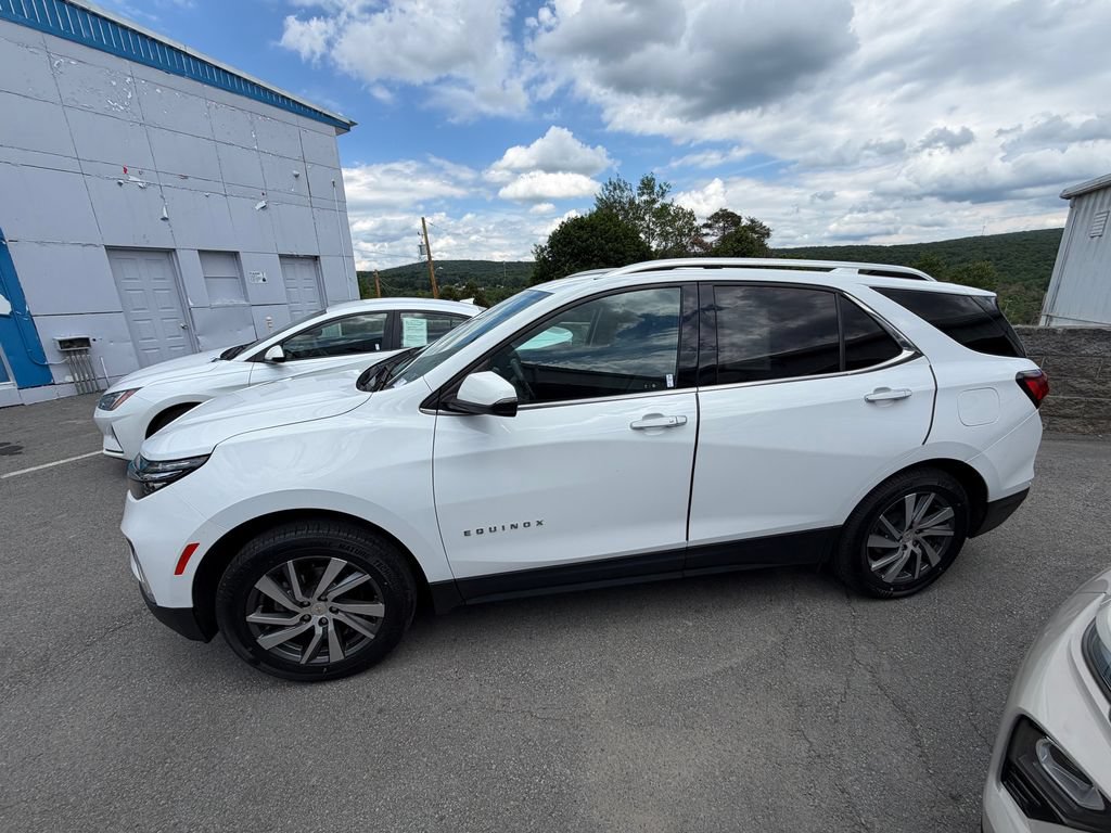 Used 2022 Chevrolet Equinox Premier AWD/4WD image 2