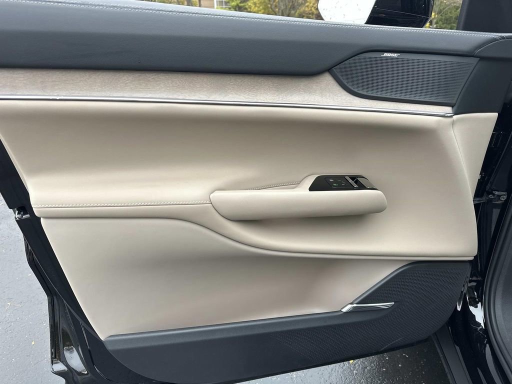 New 2025 Volvo EX90 Plus w/ Protection Package Premier image 11