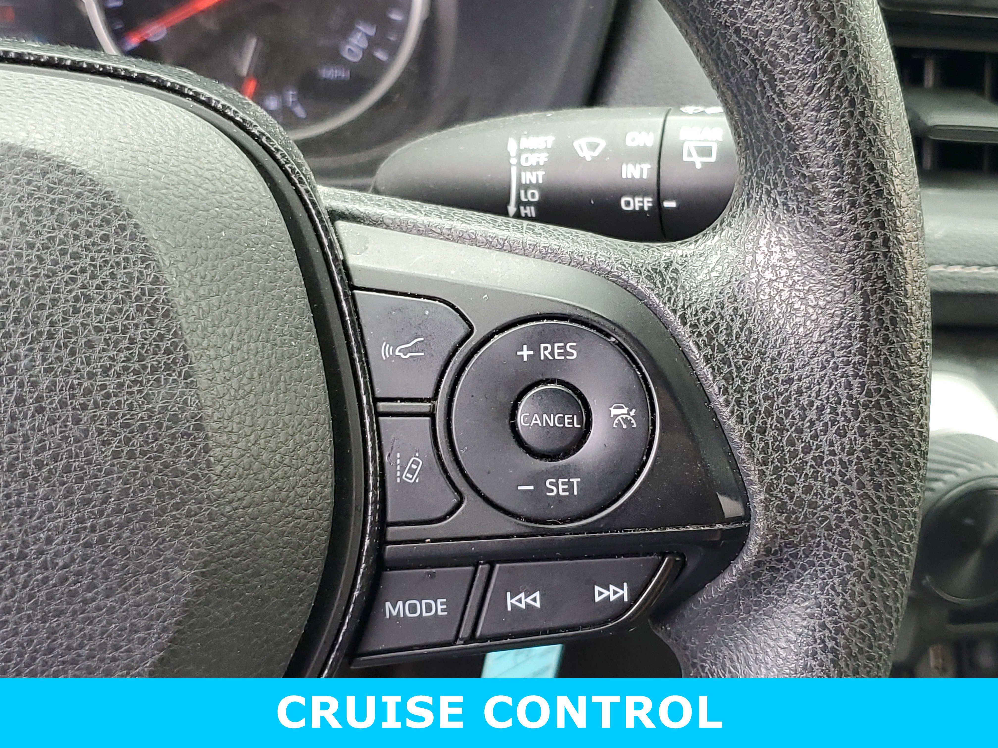 Used 2021 Toyota RAV4 LE image 14