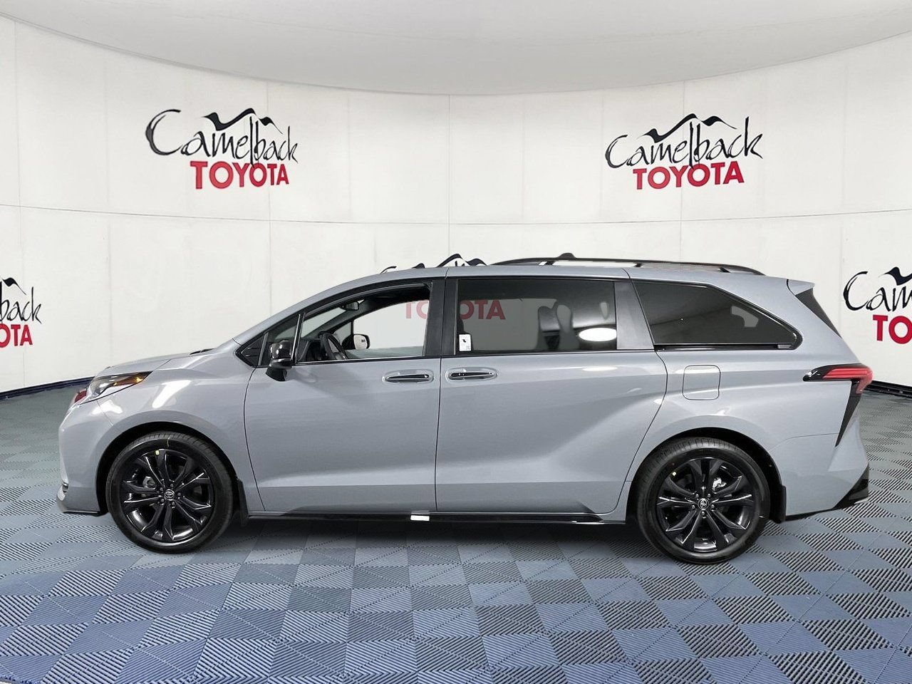 New 2026 Toyota Sienna XSE FWD image 5