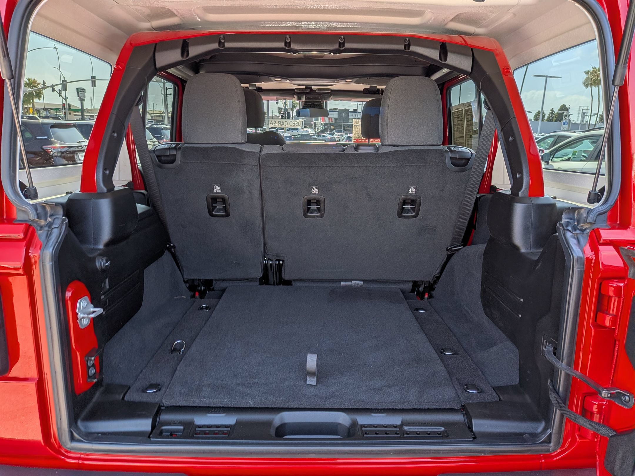 Used 2025 Jeep Wrangler Unlimited Sahara AWD/4WD image 29