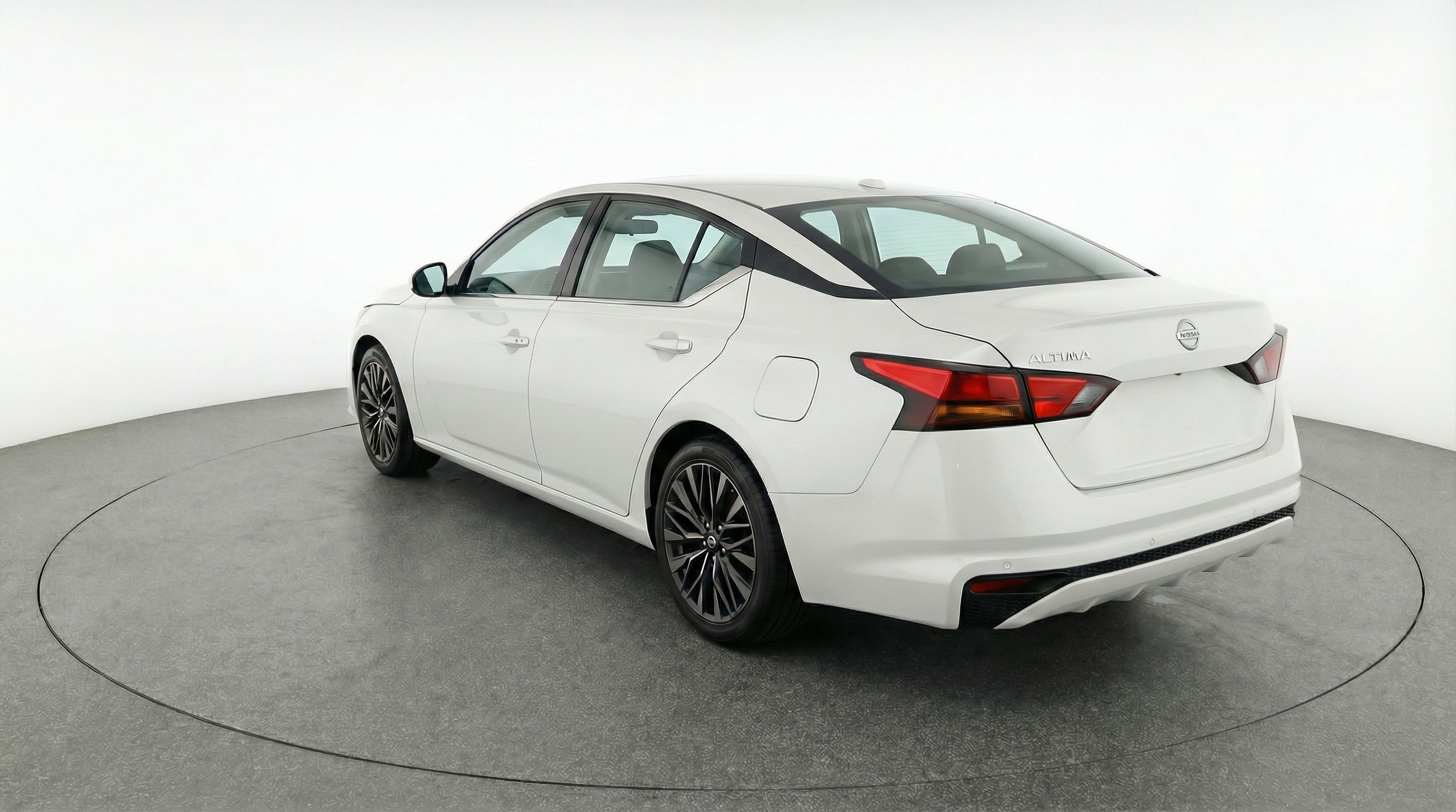 Used 2025 Nissan Altima 2.5 SV FWD image 6