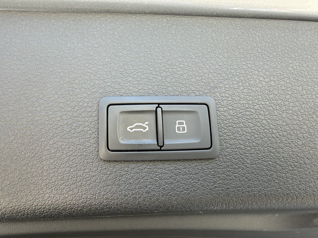 Used 2020 Audi e-tron Premium Plus AWD/4WD image 41