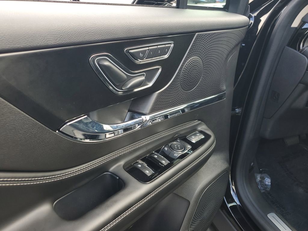 Used 2023 Lincoln Corsair Reserve image 19