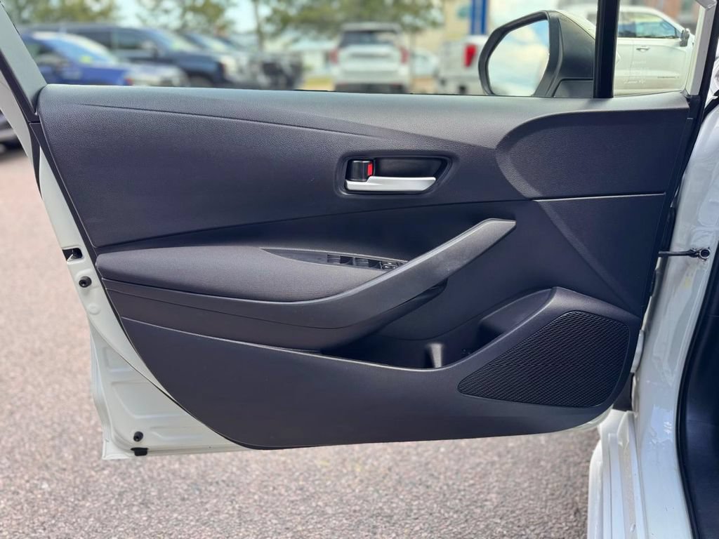 Used 2021 Toyota Corolla LE w/ Carpet Mat Package (TMS) FWD image 12