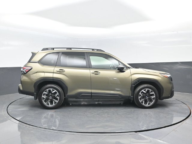 Used 2025 Subaru Forester Premium AWD/4WD image 3