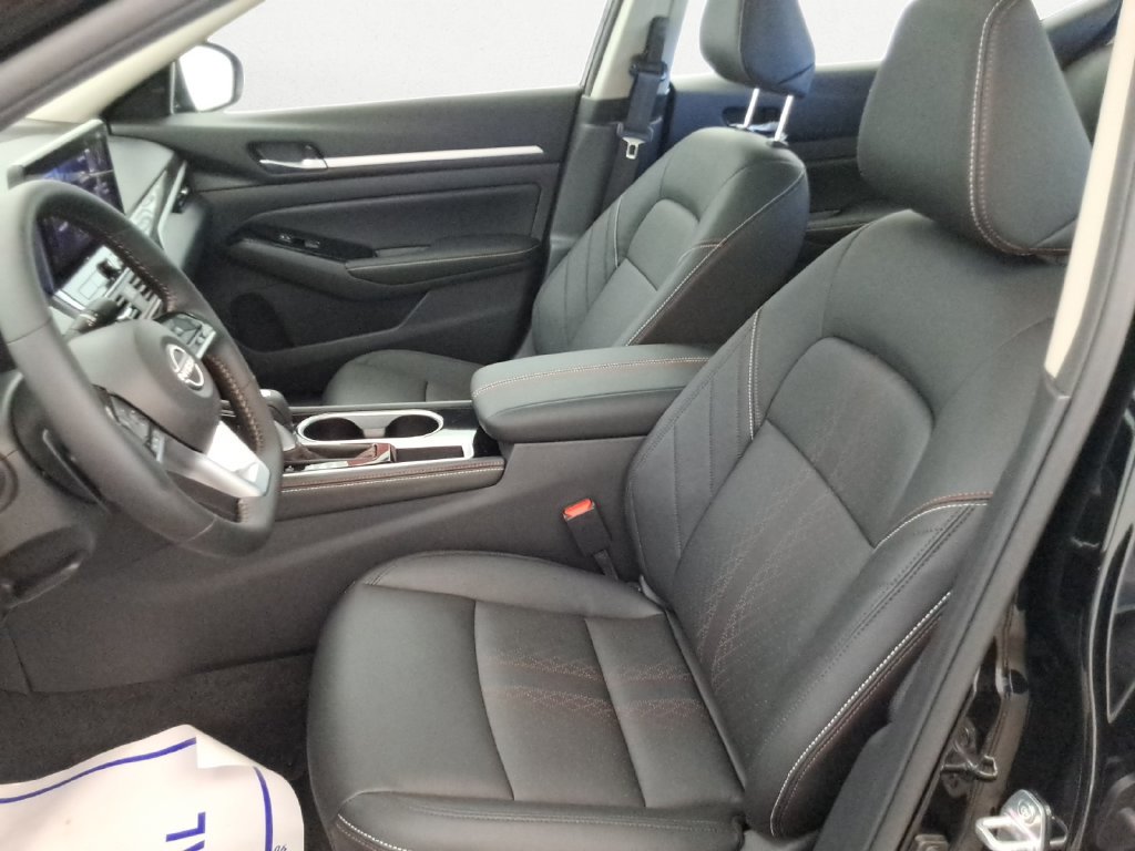 Used 2025 Nissan Altima 2.5 SR w/ SR Premium Package FWD image 12