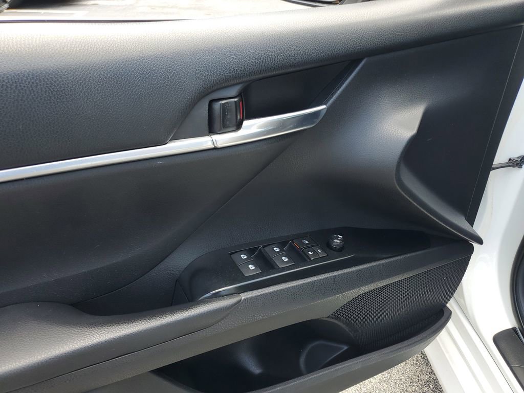 Used 2018 Toyota Camry LE FWD image 18