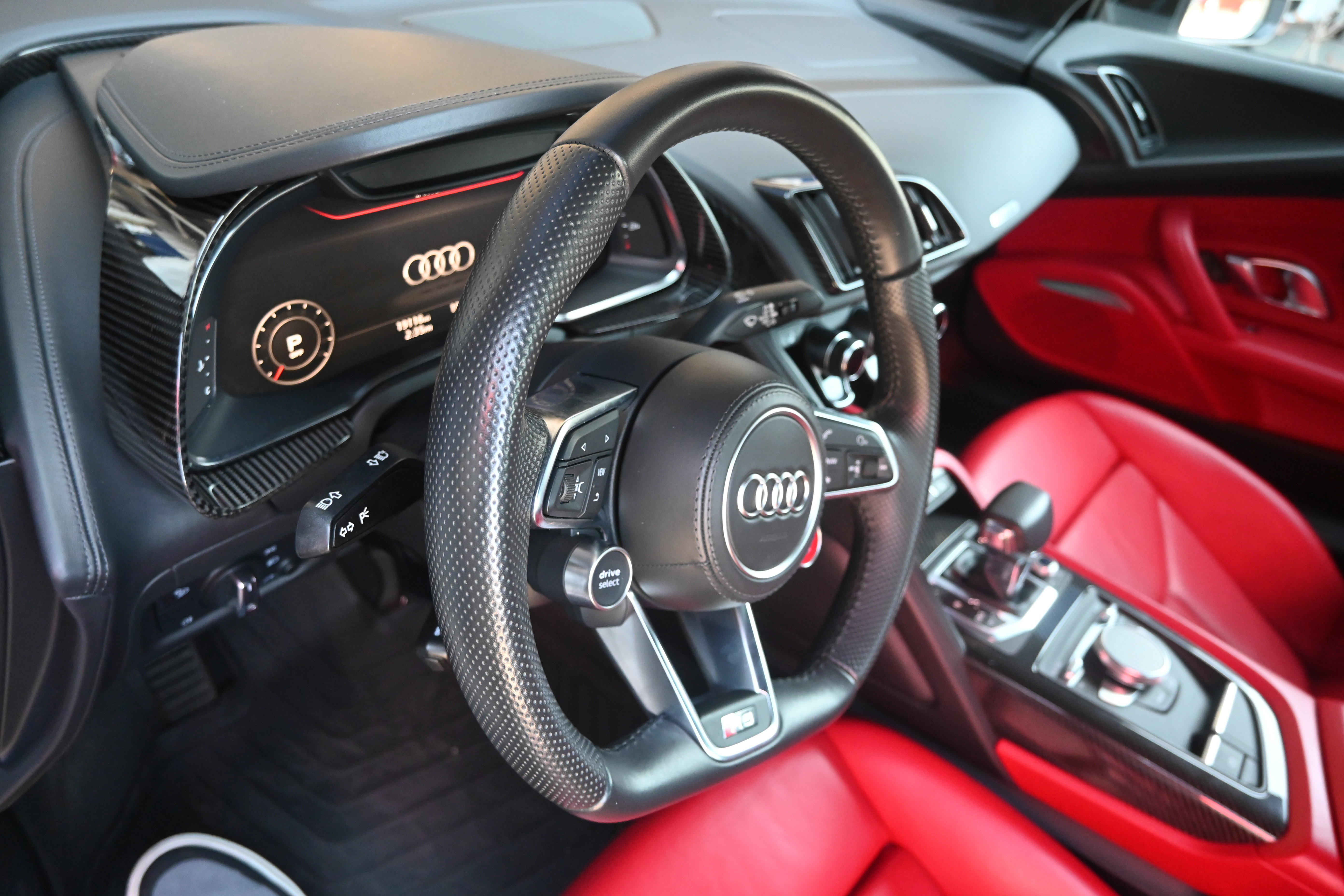 Used 2018 Audi R8 V10 w/ Premium Package RWD image 52