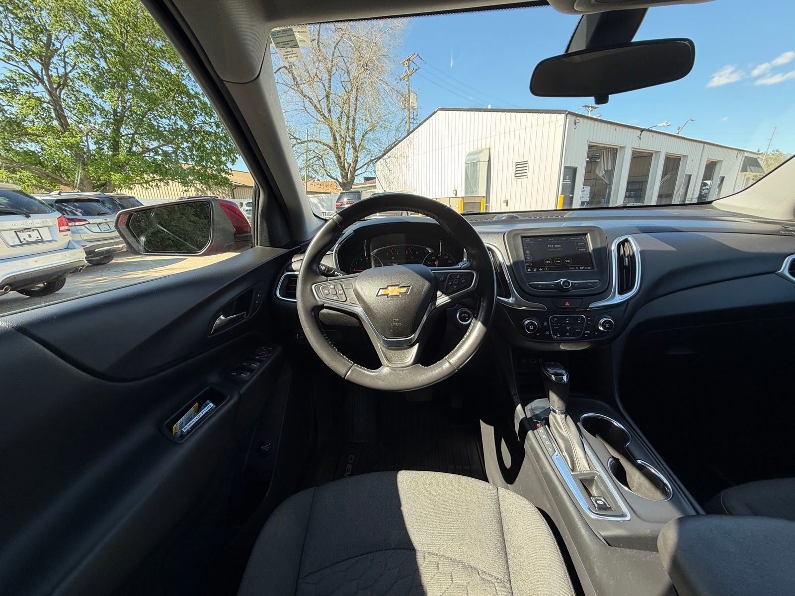 Used 2019 Chevrolet Equinox LT image 2