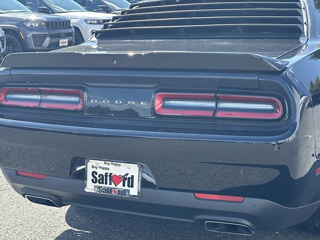 Used 2019 Dodge Challenger R/T w/ Cold Weather Group RWD image 11
