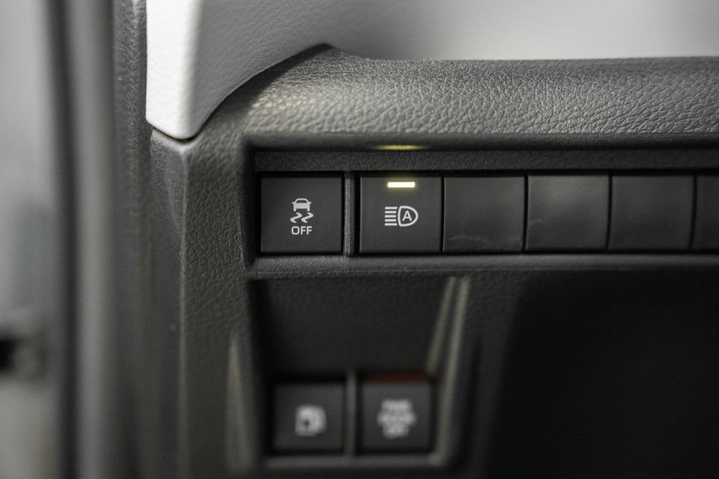 Used 2025 Toyota Sienna XLE FWD image 44