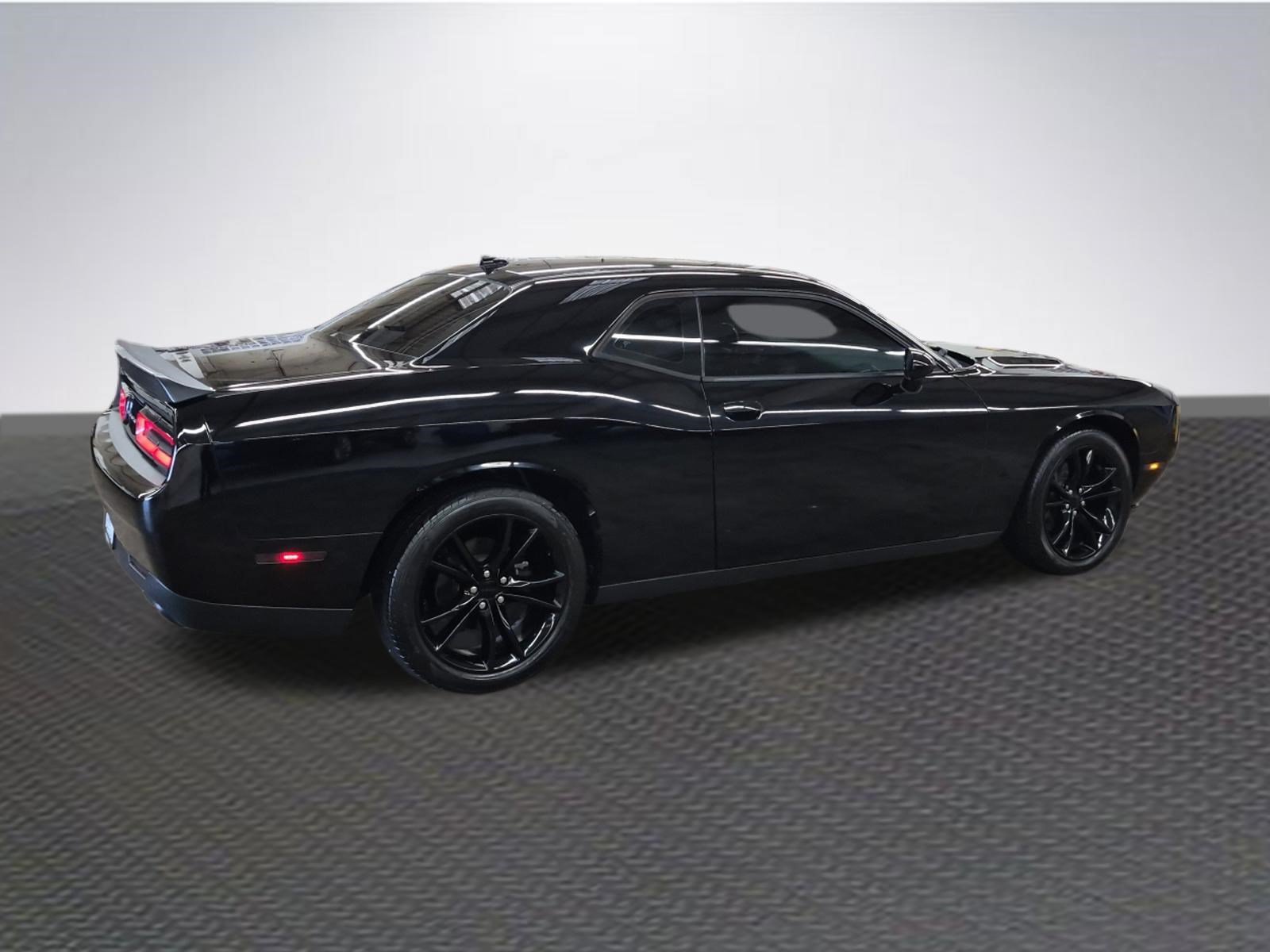 Used 2016 Dodge Challenger SXT Plus RWD image 4