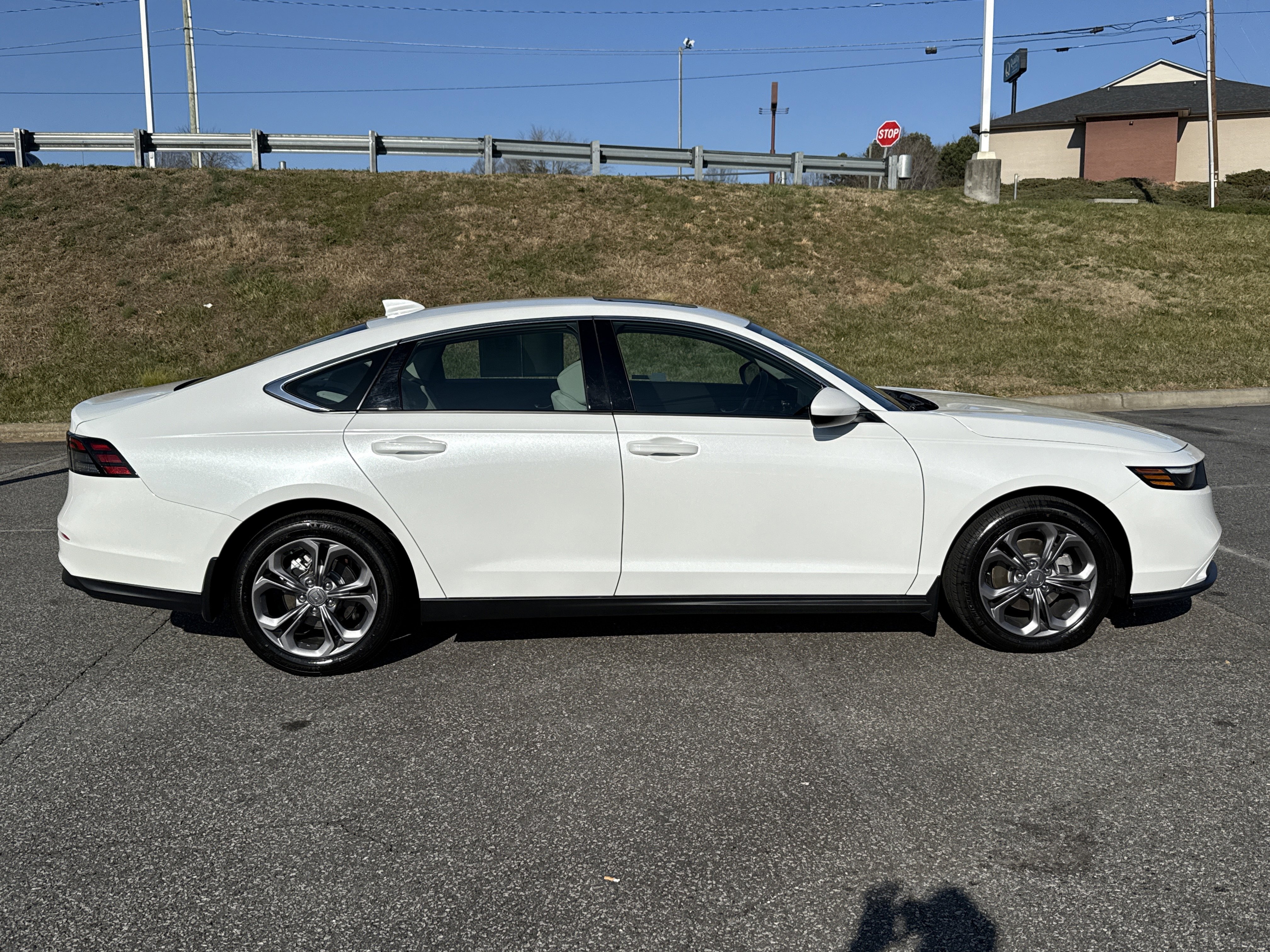 Used 2024 Honda Accord EX image 11