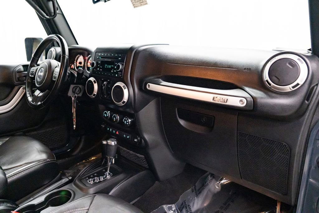 Used 2017 Jeep Wrangler Unlimited Rubicon w/ Connectivity Group AWD/4WD image 27
