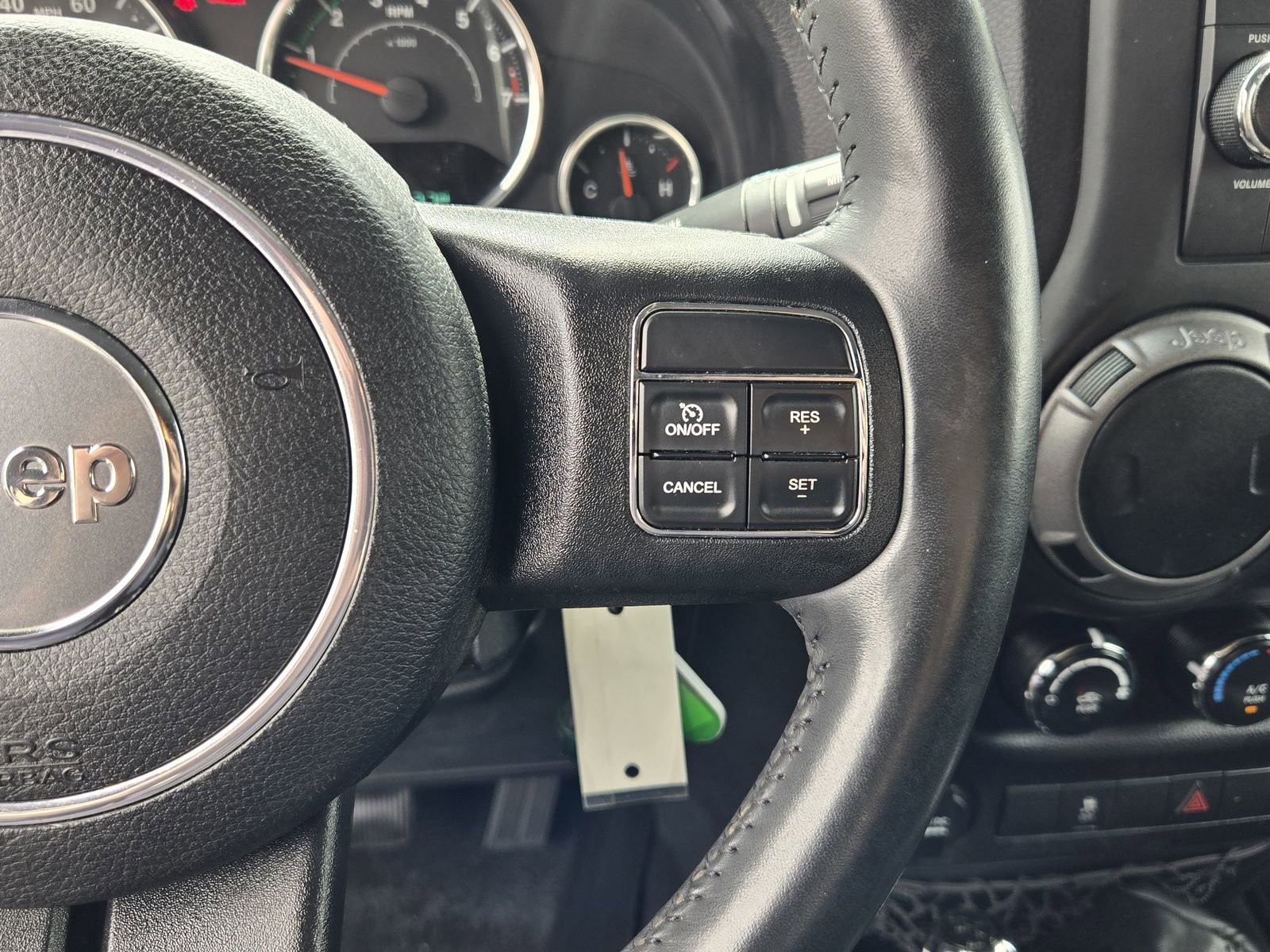 Used 2015 Jeep Wrangler Sport w/ Connectivity Group AWD/4WD image 27