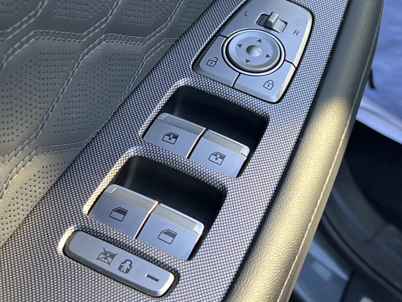 Used 2022 Hyundai Palisade Calligraphy image 33