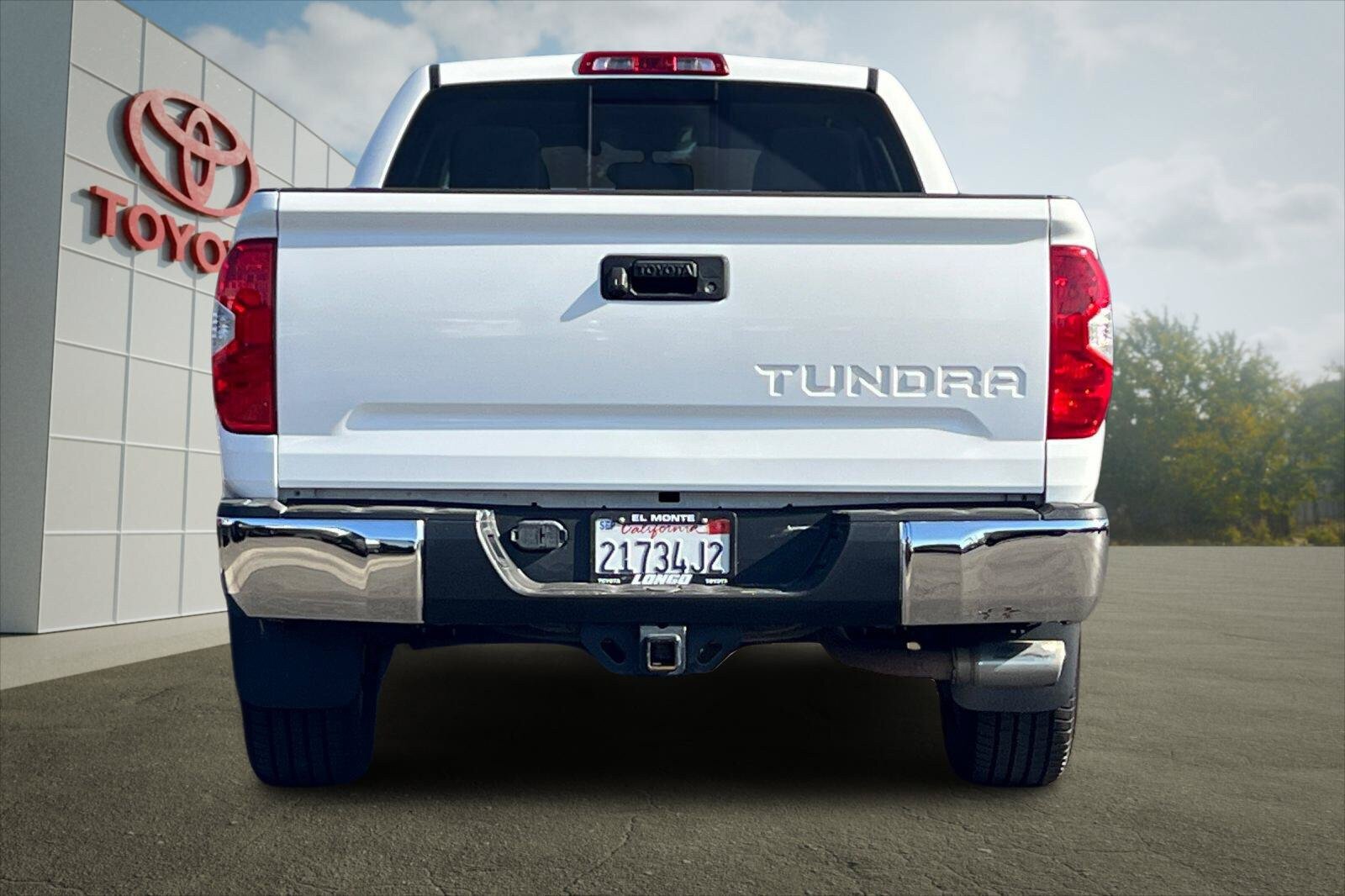 Certified 2017 Toyota Tundra SR5 w/ SR5 Upgrade Package RWD image 4