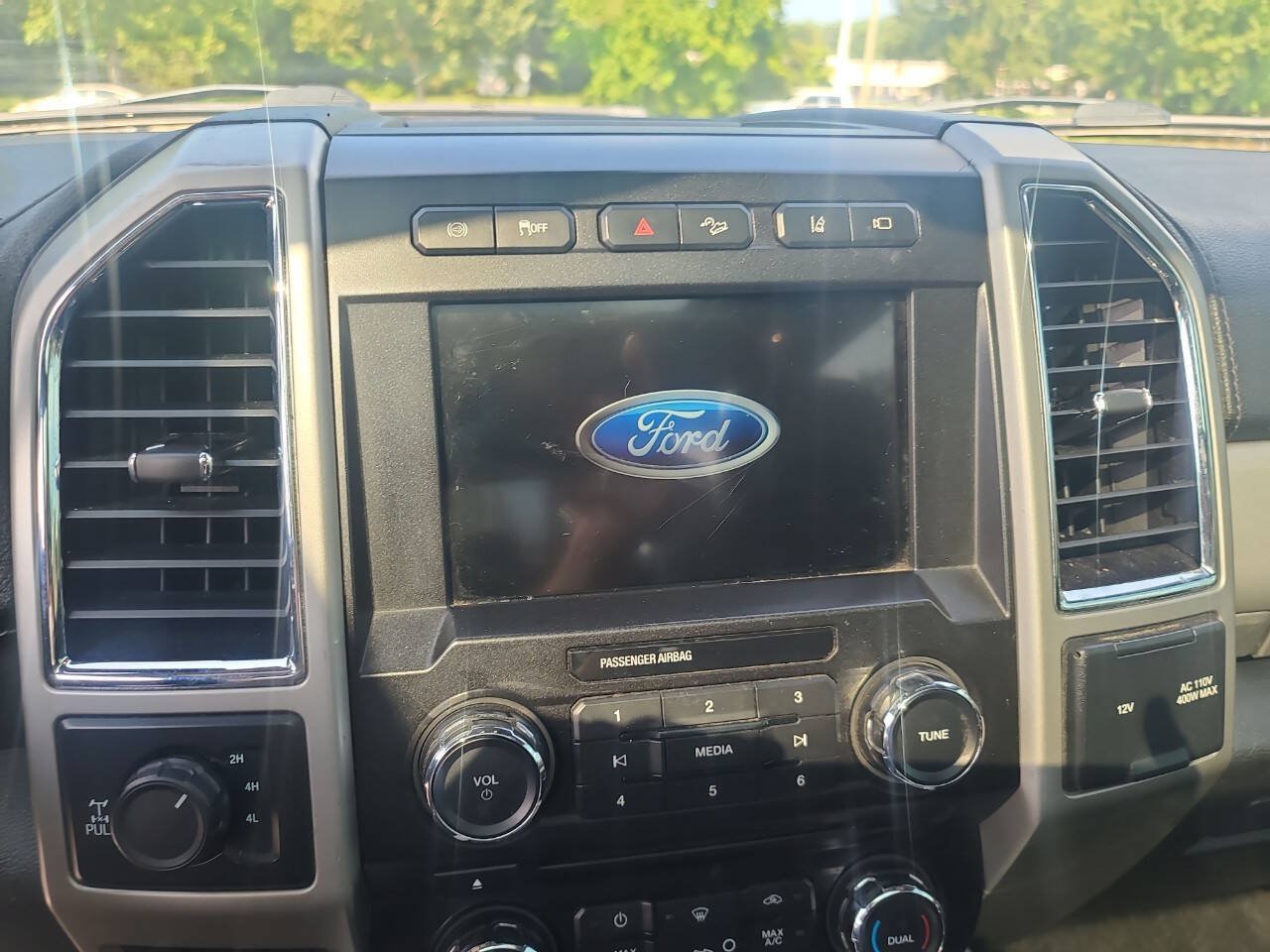 Used 2018 Ford F350 Lariat w/ Lariat Ultimate Package AWD/4WD image 16